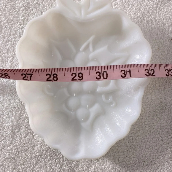 Vintage Milk Glass Grapes Embossed Textured Bowl Dish Snack Dish Trinket Dish - Picture 10 of 10